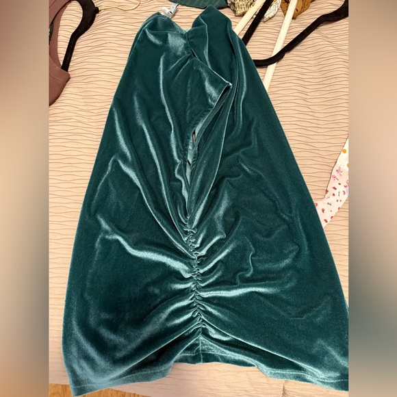 A New Day Emerald Velvet Blouse - Picture 4 of 5